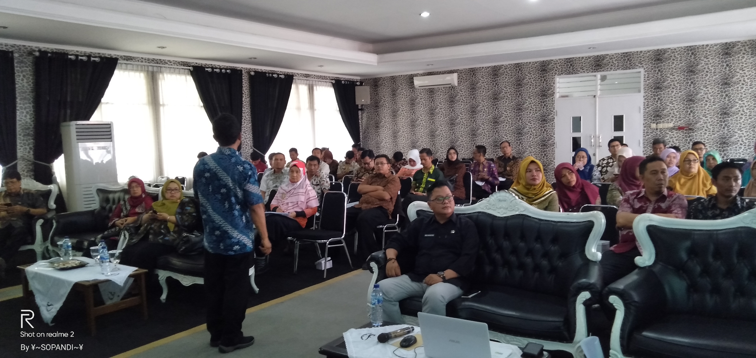 Pemaparan Narasumber Dari Bappeda Jabar Dalam Rangka Sosialisasi Sistem Inovasi Daerah (SIDa)