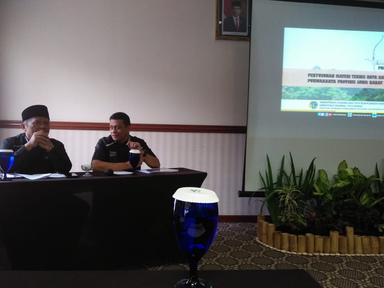 Bapak Sekretaris Daerah dan Kepala Bappelitbangda Kabupaten Purwakarta Pada Acara Penyusunan Materi Teknis RDTR Kabupaten Purwakarta