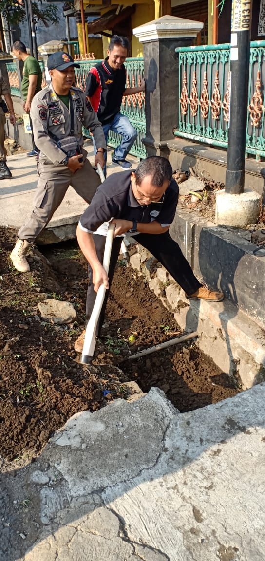 Pelaksanaan Kegiatan Jumsih di Sekitar Jl. Ipik Gandamanah Kabupaten Purwakarta