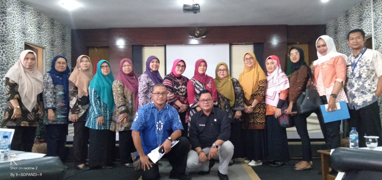 Foto Bersama Dengan Narasumber dan Perwakilan Dari Perangkat Daerah Pada Acara Sosialisasi Sistem Inovasi Daerah (SIDa)