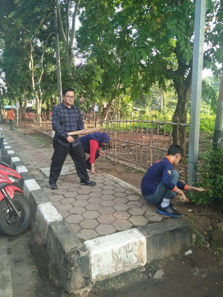 Pelaksanaan Kegiatan Jumat Bersih Tgl 17 Januari 2020 : Bidang Litbang dan Evaluasi Bappelitbangda