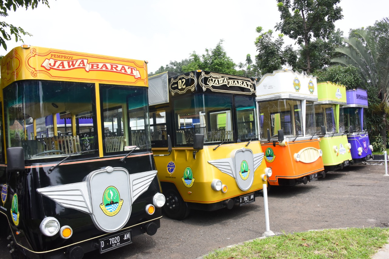 Di Tahap Kedua, Gubernur Jabar Serahkan Tambahan 30 Bus Wisata