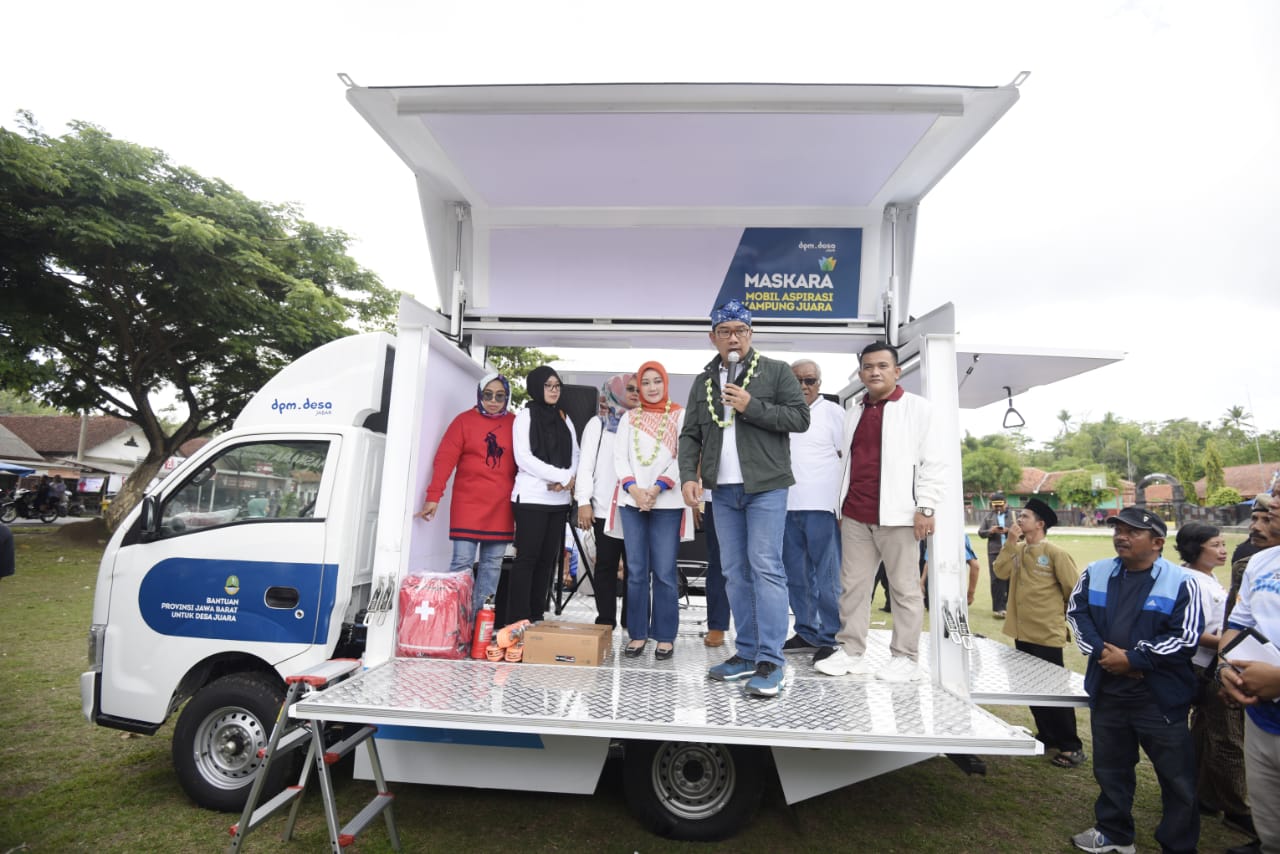 Gubernur Jabar Serahkan Tiga Maskara di Pangandaran